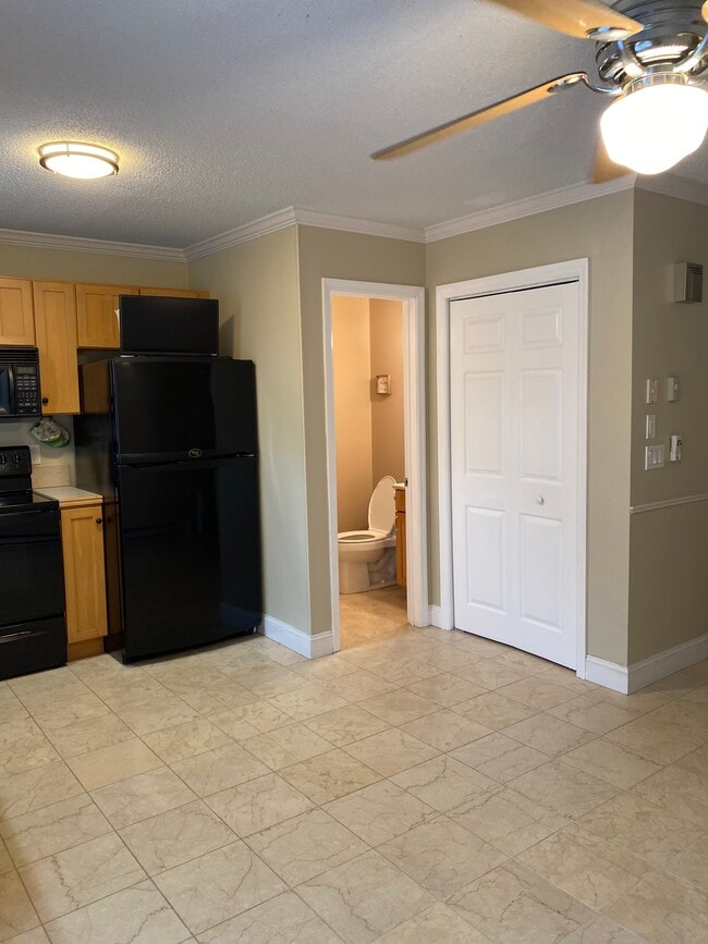488 Perkins Ave, Unit 3-3 in Waterbury, CT - Building Photo - Building Photo