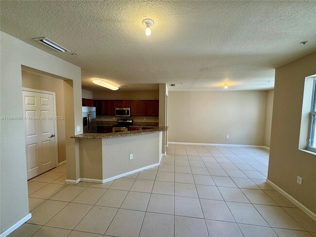 11601 NW 89th St, Unit 207 in Doral, FL - Building Photo - Building Photo