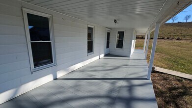 13907 Newcomer Rd in Hagerstown, MD - Building Photo - Building Photo