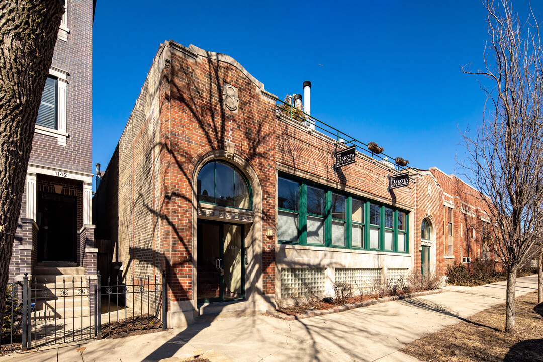 1140 W Cornelia Ave in Chicago, IL - Foto de edificio