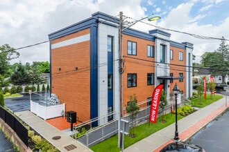 1991 Union Plaza in Bay Shore, NY - Foto de edificio - Building Photo