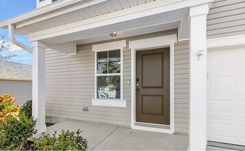 28 York Ct in Spring Lake, NC - Foto de edificio - Building Photo