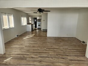 1400 Woodlawn Beach in Buffalo, MN - Foto de edificio - Building Photo