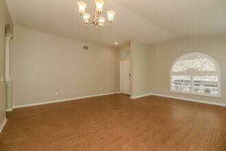 633 Straw Lake Dr in Brandon, FL - Foto de edificio - Building Photo