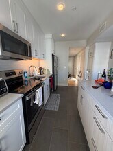 208 Banks St, Unit 3 in Cambridge, MA - Building Photo - Building Photo