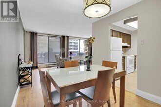 470 Laurier Ave W in Ottawa, ON - Building Photo - Building Photo