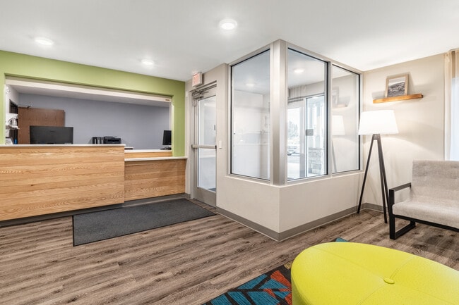 Furnished Studio-Fort Myers in Ft. Myers, FL - Building Photo - Building Photo