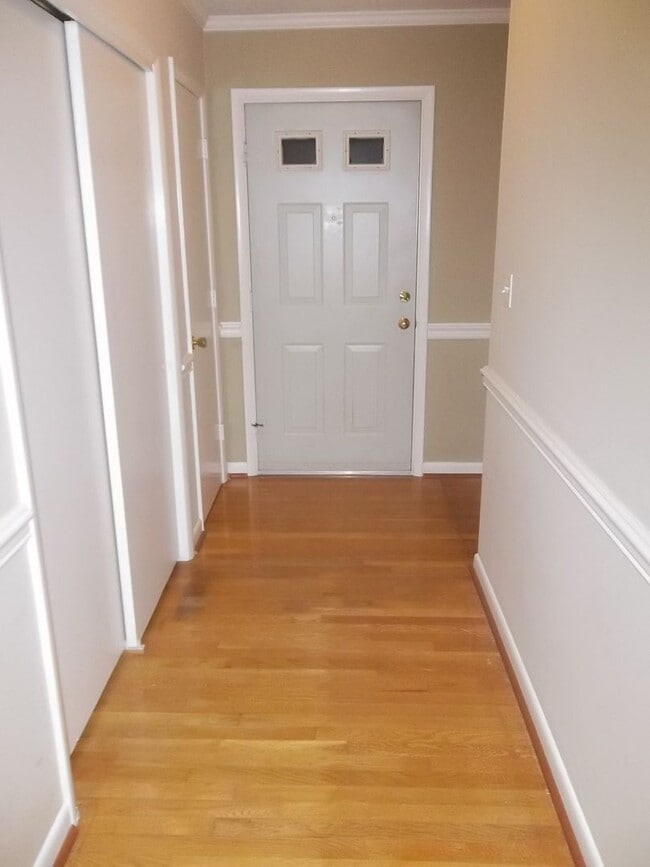 328 Woodside Dr in Hampton, VA - Building Photo - Building Photo