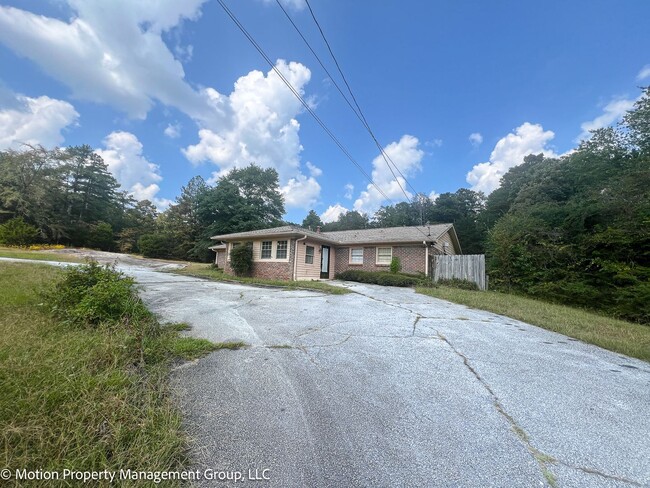 7410 Union Grove Rd in Lithonia, GA - Foto de edificio - Building Photo