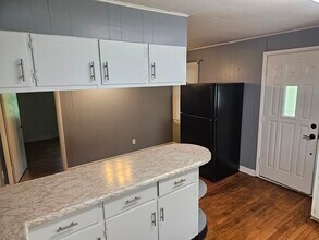 1927 Lone Oak Rd in Johnson City, TN - Foto de edificio - Building Photo