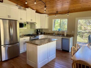 22454 Ridge Rd in Twain Harte, CA - Building Photo - Building Photo