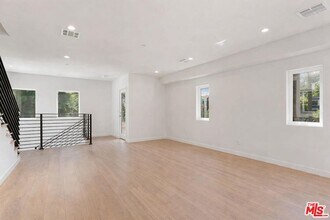 2115 Beachwood Terrace in Los Angeles, CA - Building Photo - Building Photo