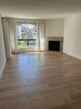 21650 Burbank Blvd, Unit 315 in Woodland Hills, CA - Building Photo - Building Photo