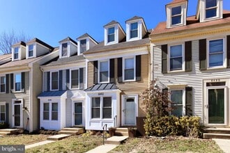 8492 Laurel Oak Dr in Springfield, VA - Building Photo - Building Photo