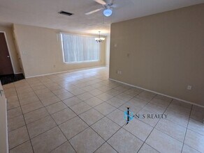 7124 Isle Dr in Port Richey, FL - Building Photo - Building Photo