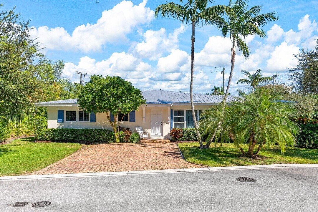 145 Mac Farlane Dr in Delray Beach, FL - Foto de edificio