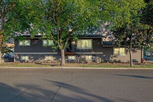 420 E Hampton St in Stockton, CA - Building Photo
