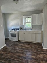 622 E 29th St, Unit B in Anderson, IN - Foto de edificio - Building Photo