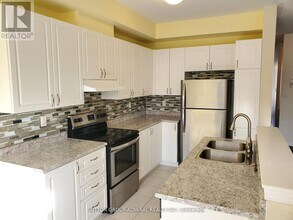 38 Greenwood Dr in Essa, ON - Building Photo - Building Photo