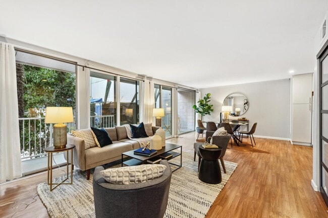 property at 1425 Lakeside Dr