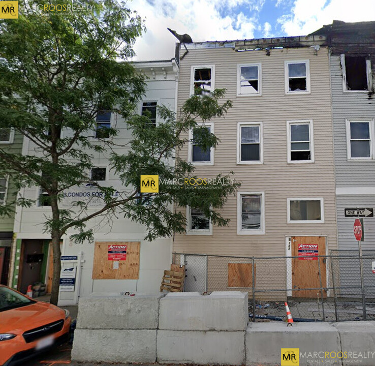 183 Maverick St in Boston, MA - Building Photo