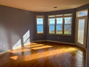 4110 S Lake Dr, Unit 341B in St. Francis, WI - Building Photo - Building Photo