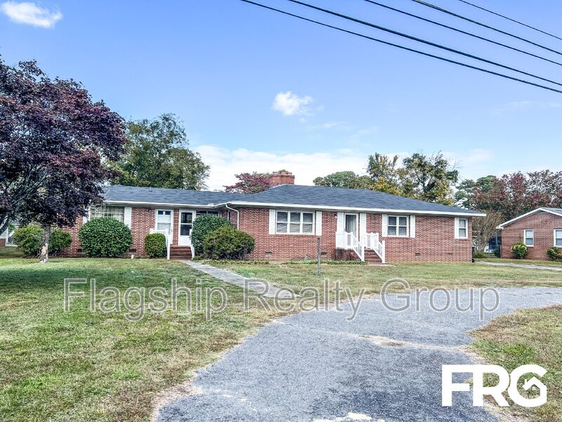 1915 N Berkeley Blvd in Goldsboro, NC - Building Photo