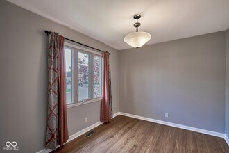 8502 Canterbury Square W in Indianapolis, IN - Building Photo - Building Photo