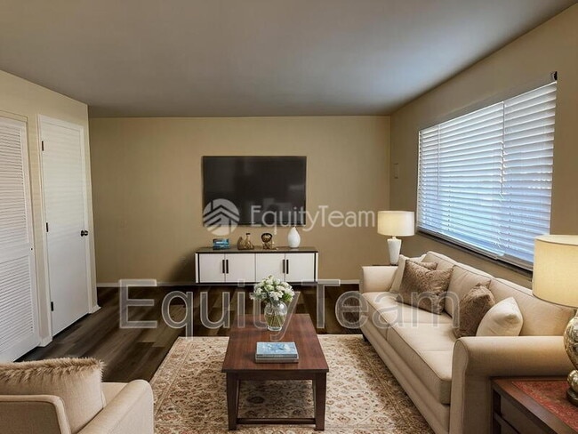1015 E Pearl St in Miamisburg, OH - Foto de edificio - Building Photo
