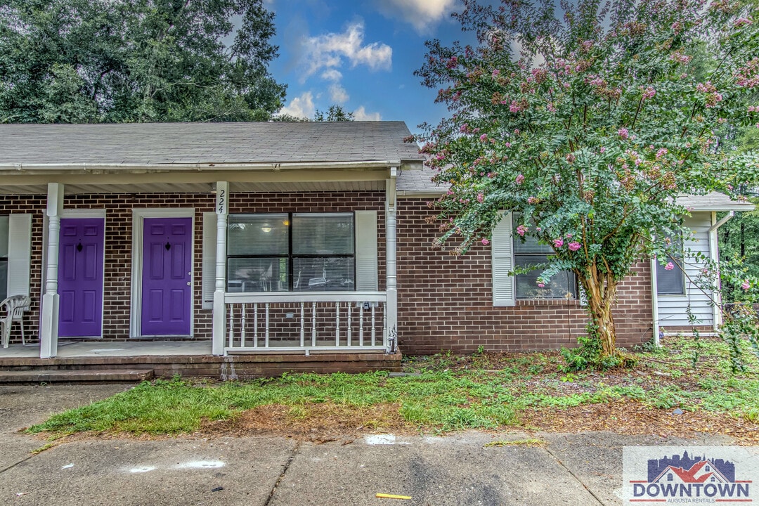 216 Patton Dr in Jackson, SC - Foto de edificio