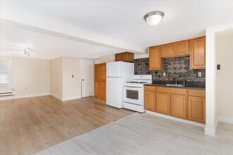 16 Gilman St in Nashua, NH - Building Photo - Building Photo