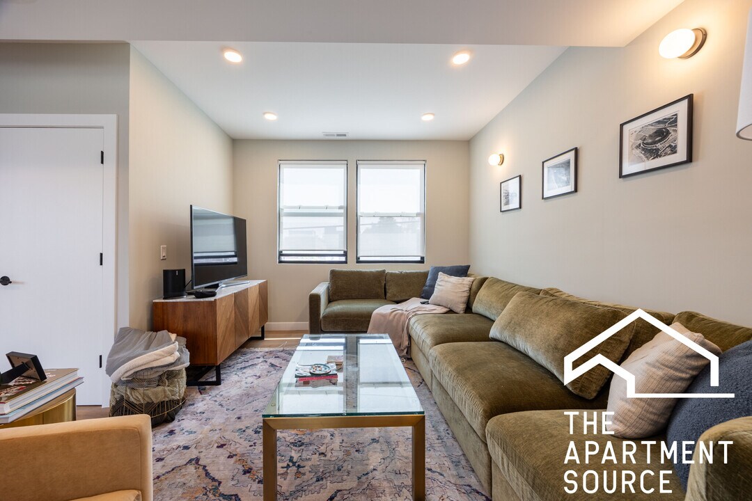 2412 W Belden Ave in Chicago, IL - Building Photo