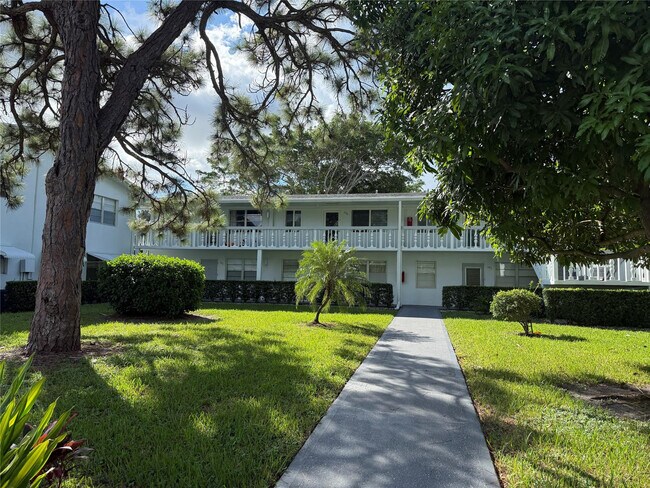 203 Tilford J in Deerfield Beach, FL - Building Photo - Building Photo