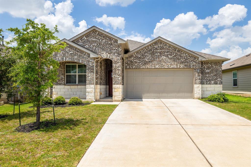 708 Quarton Dr in Hutto, TX - Building Photo