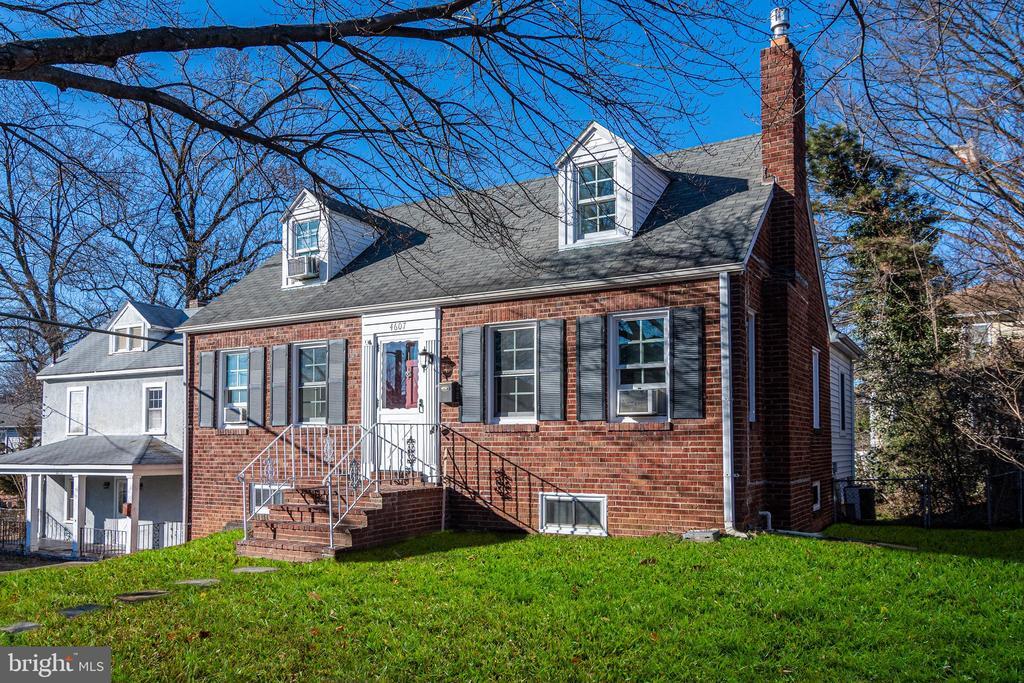 4607 N Carlin Springs Rd in Arlington, VA - Building Photo