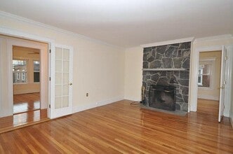 47 Crosby Rd, Unit 2 in Chestnut Hill, MA - Foto de edificio - Building Photo