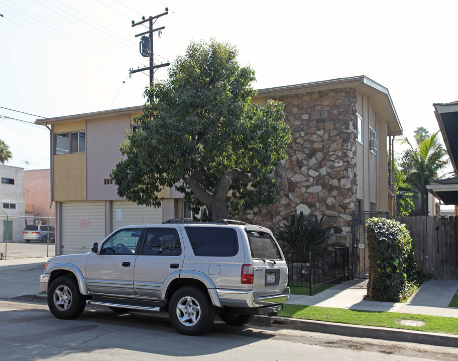 266 E 25th St in Long Beach, CA - Building Photo