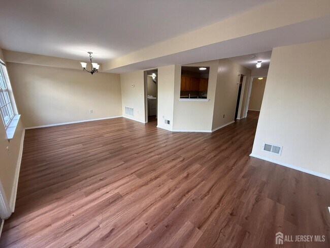 1102 Stony Brook Way in North Brunswick, NJ - Building Photo - Building Photo