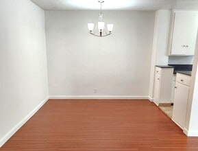 1133 N Hacienda Pl in West Hollywood, CA - Foto de edificio - Building Photo