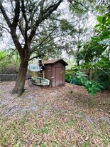 6093 NW E Deville Cir in Port St. Lucie, FL - Foto de edificio - Building Photo