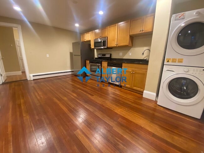 44 Hillside St, Unit 1