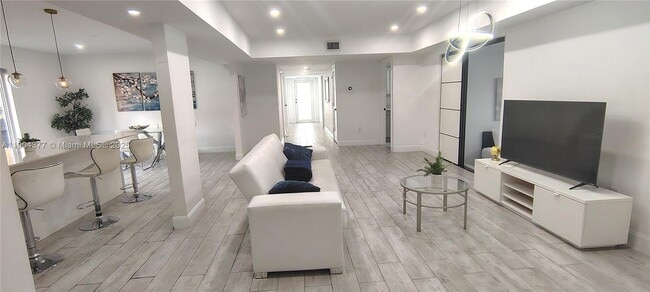 420 NE 90th St in El Portal, FL - Building Photo - Building Photo