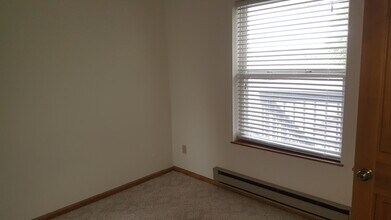 1929 Victory St, Unit 18 in La crosse, WI - Building Photo - Building Photo