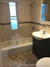 25 4th St, Unit 1 in Medford, MA - Foto de edificio - Building Photo