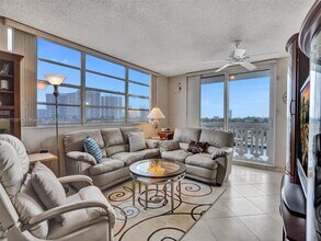 3113 S Ocean Dr in Hallandale Beach, FL - Building Photo - Building Photo