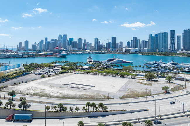 Excel Miami Apartments in Miami, FL - Foto de edificio - Building Photo