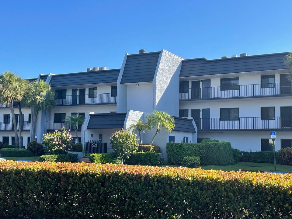 4236 Deste Ct in Greenacres, FL - Building Photo