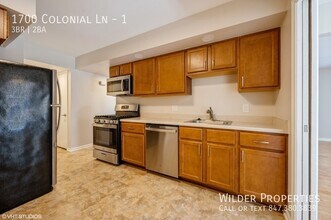 1700 Colonial Ln in Northfield, IL - Building Photo - Building Photo