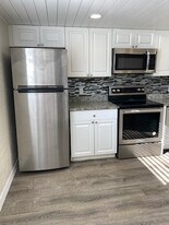 1910 S Palmetto Ave, Unit 101 in South Daytona, FL - Building Photo