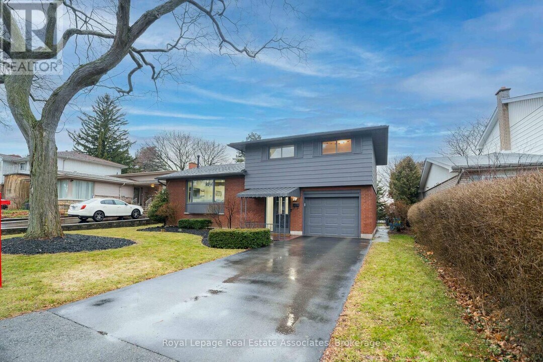 51 Delmar Dr in Hamilton, ON - Building Photo